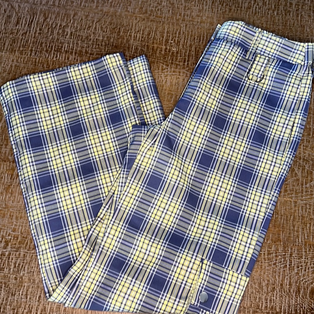Forever 21 plaid cargo pants. Size medium. BNWT.